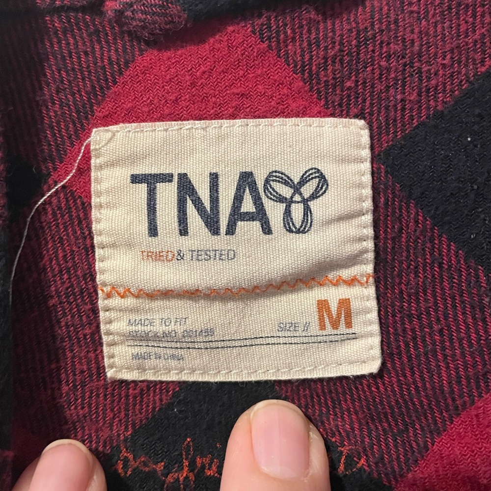 Aritzia TNA Hooded Buffalo Plaid Flannel Shirt M Red - Picture 4 of 5